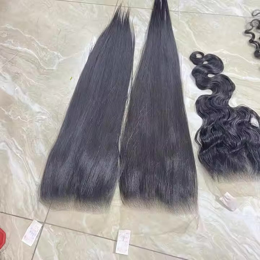 Left: Straight Closure
Right: Body Wavy Closure